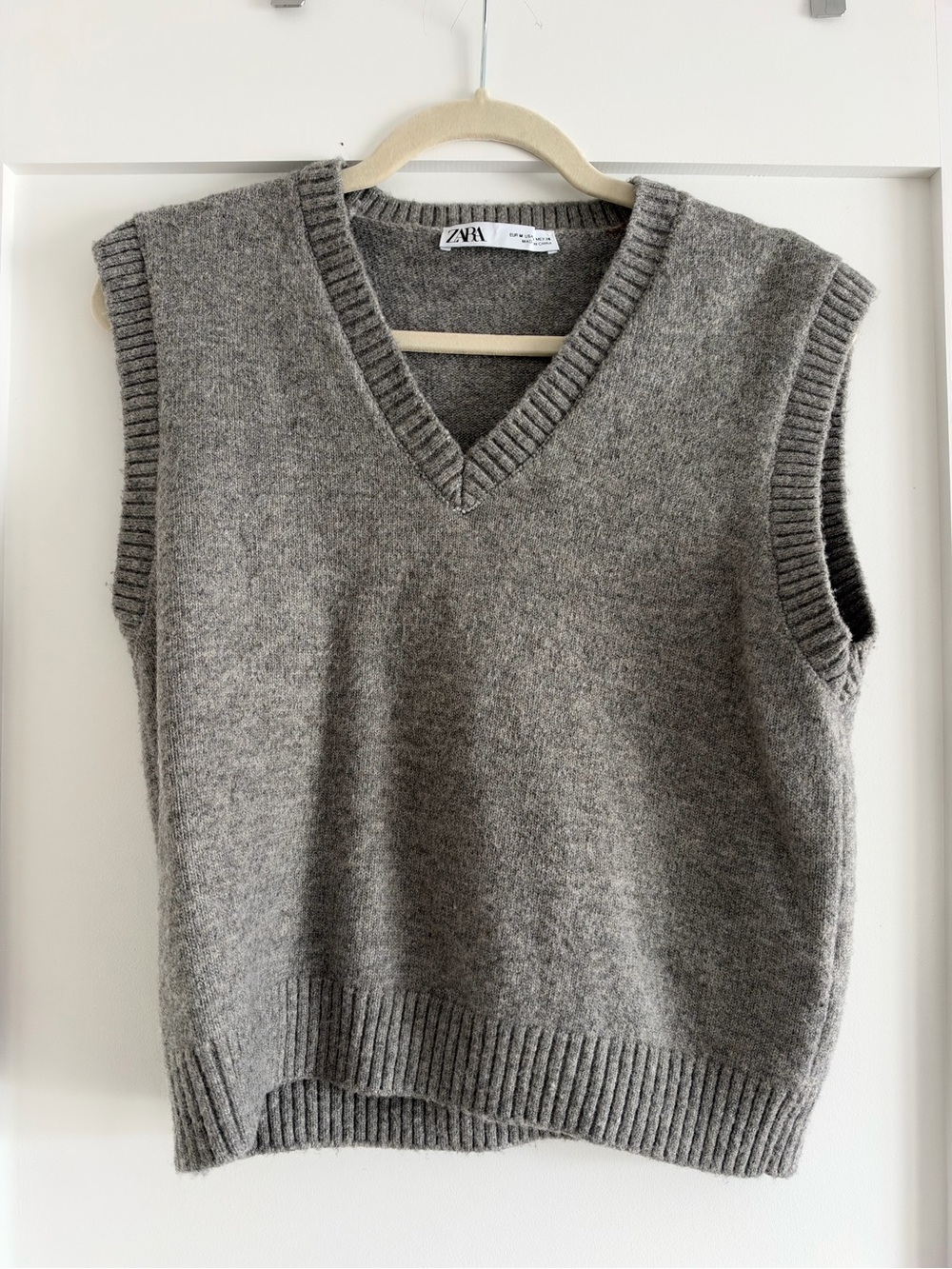 Zara Grey Sleeveless V-Neck Knit Vest